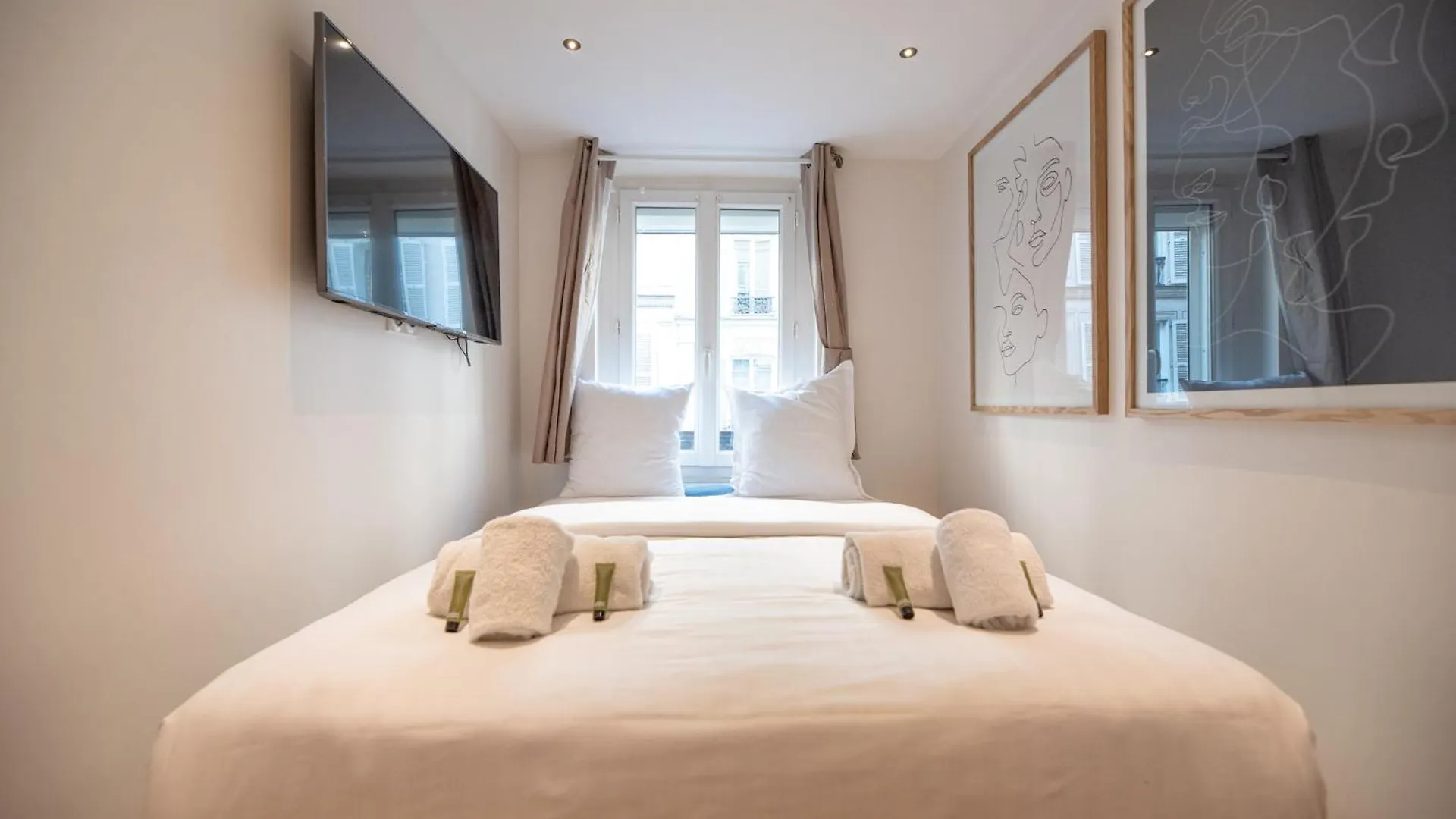 Apartment Cia - Studio Pierre Fontaine Paris