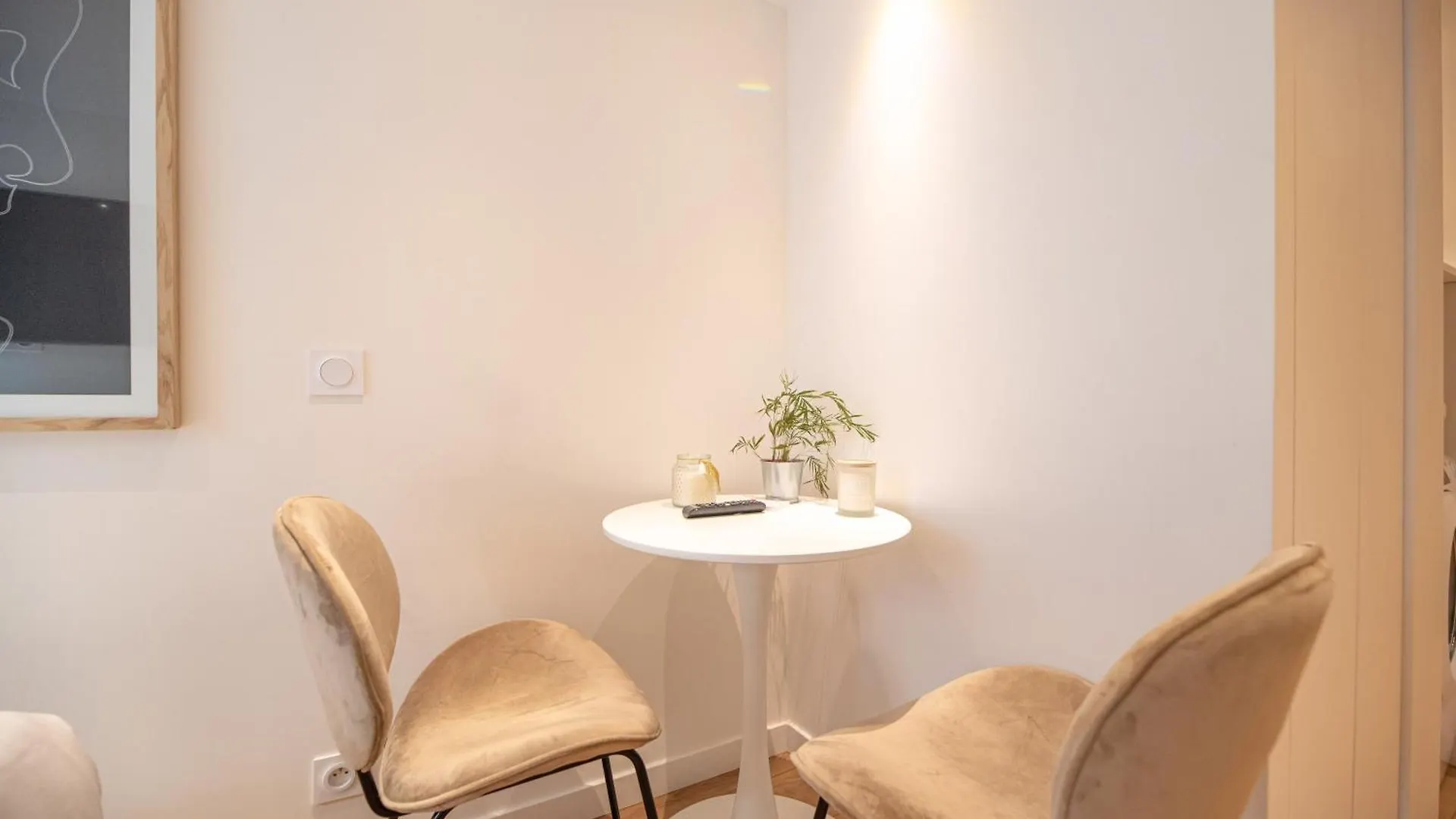 Apartment Cia - Studio Pierre Fontaine Paris