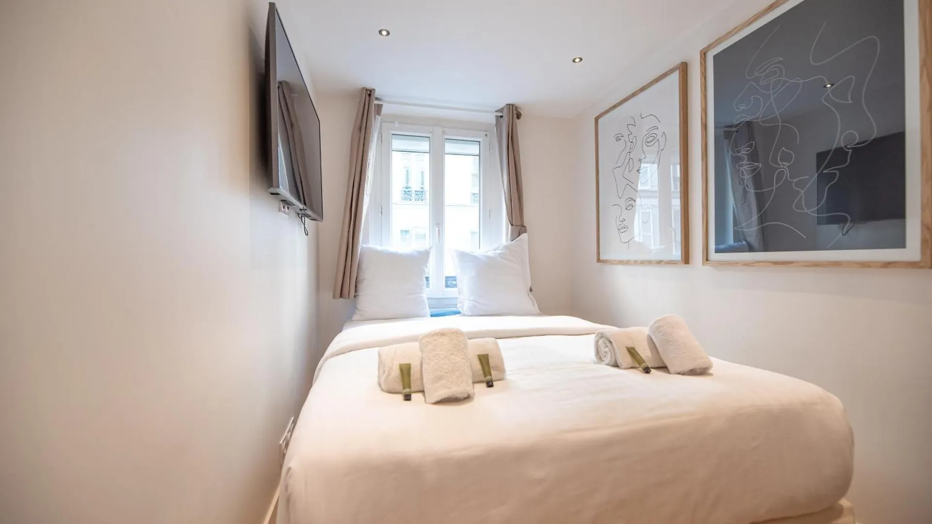 Apartment Cia - Studio Pierre Fontaine Paris France